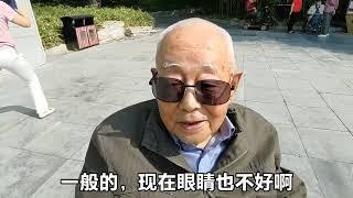 89岁老人西北工业大学毕业,部队搞科研工作,疾病缠如何保持乐观。