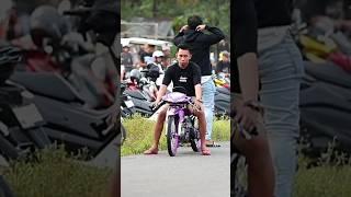 Darwis kidink hampir saja tabrak orang saat buka gass