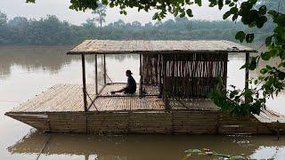 CAMPING HUJAN DERAS  MEMBUAT RUMAH TERAPUNG DI SUNGAI BESAR