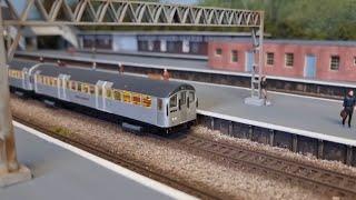 A Good Service on the Central Line in OO Gauge