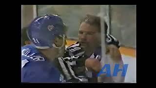 NHL Oct. 22, 1986 Wendel Clark,TOR v Randy Moller,QUE (R) Toronto Maple Leafs Quebec Nordiques