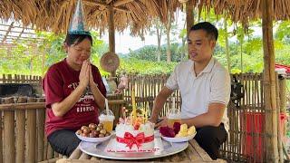 Police throw first birthday party for single mother. Beautiful love