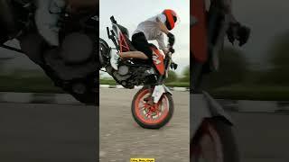 KTM Duke 200 me crazy stunning #ridersmotovlogger #vlogger #stunt #ytshorts #officalvideo #vlog