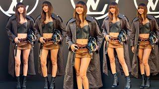 ลิซ่าลุคปรากฎตัวที่งานปารีสเเฟชั่นวีค LV 2025  mini skirt เอวต่ำ กับเสื้อหนังคือดีมาก