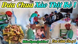 Dưa Chua Xào Thịt Bò Món Ăn Mới Lạ Nhưng Vô Cùng Đắt Khách Tại Ki-Ốt Của 2 Vợ Chồng !!!