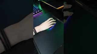 Pair a compatible Razer mouse with the Razer HyperFlux V2 Wireless Charging System – Hard edition.