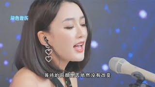 美女钢琴弹唱这首《明月夜》独特的嗓音太好听了，触动多少人的心