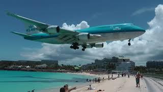 St. Maarten KLM Boeing 747 - BREATHTAKING - landing