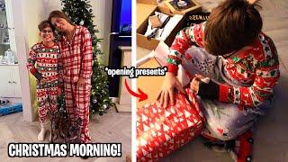 CHRISTMAS DAY MORNING ROUTINE! - OPENING PRESENTS 