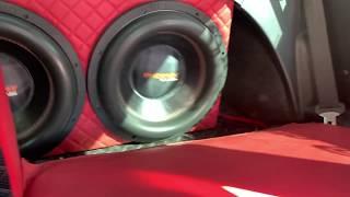 Два сабвуфера DL Audio Phoenix 15 разрывают Mazda 3