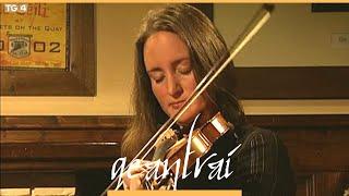 Verena Commins & Julie Langan | Tigh Crocket, Co. Mhaigh Eo | Geantraí 2004 | TG4