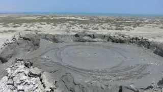 アゼルバインジャン　ゴブスタンの泥火山