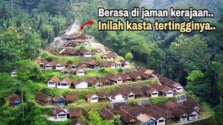 Nuansa kuno yg sangat kental. inilah pemakaman berundak suku jawa yang unik. watulawang kebumen.