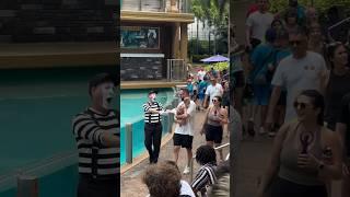 Give his head back Rob | Rob's the mime SeaWorld #robthemime #disney #hilarious #funny #pool #lol