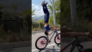 Denle una medella  #wheliee  #stunt  #whellie  #bicicleta  #wheelie