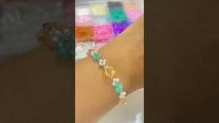 Green & clear yellow #beadsbracelet #jewelrytutorial #diyjewelry #diy beadedbracelet #shorts
