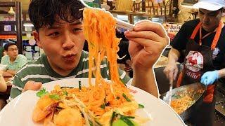 THE BEST PAD THAI IN THE WORLD MUKBANG! MICHELIN RATED PAD THAI IN BANGKOK THAILAND!