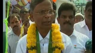 YSRCP MP Varaprasad hoists National Flag at Rajahmundry on 70th Independence Day - 15th Aug 2016