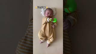 딸랑이 잘 갖고 노는 아기 | 흔들어 제껴~~~ | 육아 브이로그 | 햇살로그 | cutebaby | #shorts