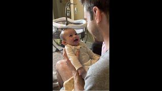 아기의 첫 웃음을 본 순간(feat.울고있는 아빠) When we saw baby's first laugh..