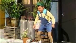 Clube do Chaves - Jogando futebol com o Godinez - Episódio inédito (Espanhol)