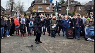 Mahnwache vor dem Zoo in Krefeld: Reden von Colin Goldner & Dr. Mark Benecke (Great Ape Project)