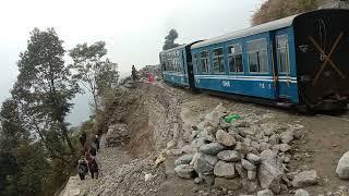 train passing through LAND slide points || PAGLA JHORA || DARJEELING HIMALAYAN RAILWAYS