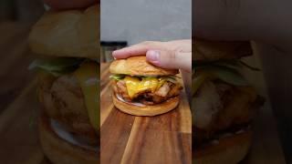 Burger au Poulet Frit facile à faire à la maison !!  #shorts #recette #burger #poulet #seizemay