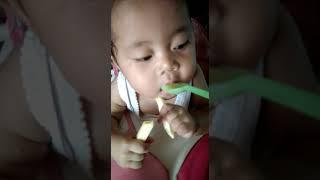 Nazila makan apa ya....? kok enak banget ya kayaknya.... #nazila