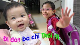 Đi Học Về - Em Quỳnh An Đi Đón Chị Tân An Nè  AnAn ToysReview TV 