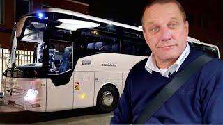 MAG IK MIJ EVEN VOORSTELLEN ? TOON, DE BUS TRAVELIN'MAN !