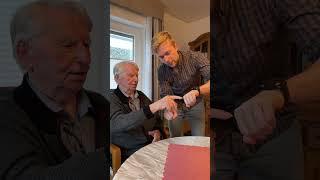 Mein Opa (99 Jahre) reagiert auf Zaubertrick!