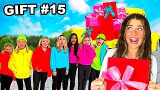 GiViNG MY 16 SiBLiNGS THEiR CHRiSTMAS PRESENTS! *SPOiLED ALERT* 