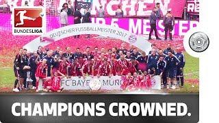 Lahm has the honour - FC Bayern München lift the Meisterschale