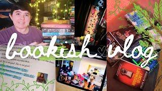 a bookish vlog ⭐️ (christmas, getting sick, reading series, + more!)