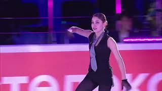 Aliona Kostornaia performance-Never tear us apart