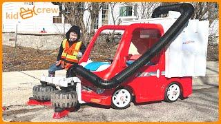 Collecting trash with street sweeper, using it as car wash. Educational how circuits work | Kid Crew