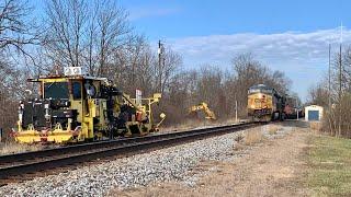 First Trains After Christmas!  CSX Maintenance Of Way Equipment Zone, Fast Trains In Walton Kentucky