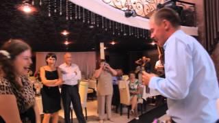 Ведущий Евгений Мошков