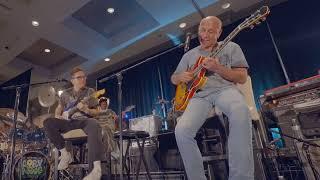 Larry Carlton destroys audience with four notes