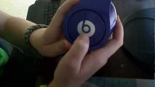 How To put batteries in your Beats By Dre Studio Headphones