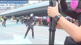 HK protesters target government offices with bricks, petrol bombs 香港特区政府大楼遭汽油弹袭击