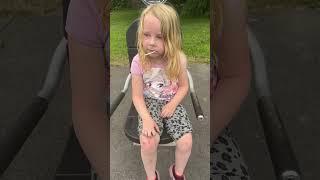 Kiara trillade och slog benet :( #ont #ajaj