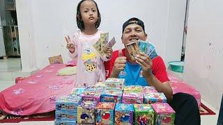 ARUMI FAMILY sedang bermain kotak berhadiah dan amplop berhadiah