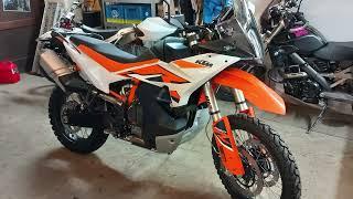 KTM 890 AdventureR 2023 - Exhaust sound and detailed footage