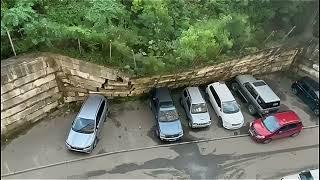 Retaining wall collapse damages seven cars in Vladivostok