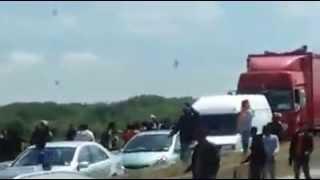 Calais: policemen & illegal immigrants on the highway