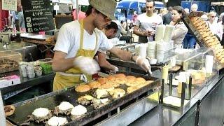 London Street Food. The Duck Meat Burger. Real Time Preparation. French Cuisine