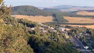 SUPER BESSE - VUE PANORAMiQUE AU MOIS D’AOÛT, SUPER BESSE, STATION D’ÉTÉ EN AUVERGNE