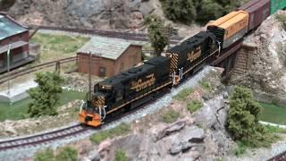 N SCALE MODEL TRAIN LAYOUT WESTERN PACIFIC/RIO GRANDE